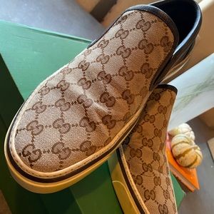 Men’s Gucci shoes loafer/ slip on